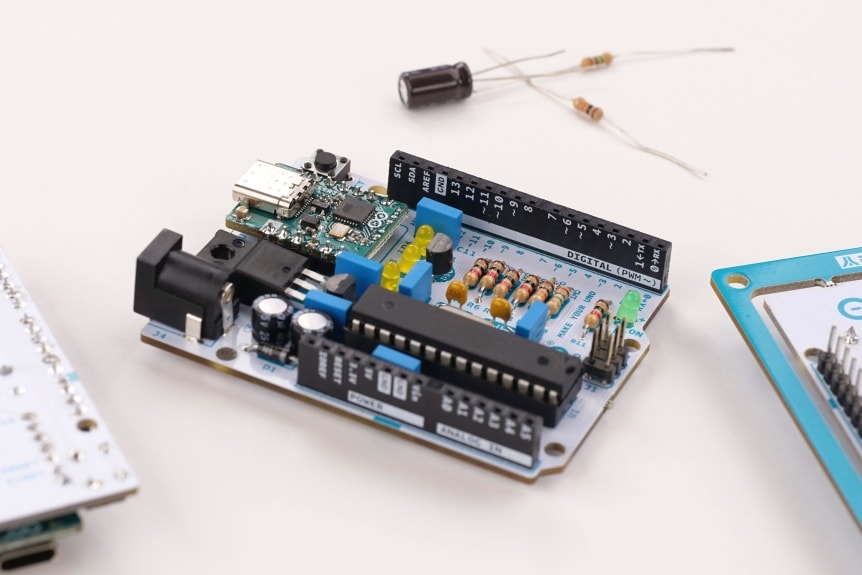 Arduino Make Your UNO Kit - vytvoř si vlastní Arduino!