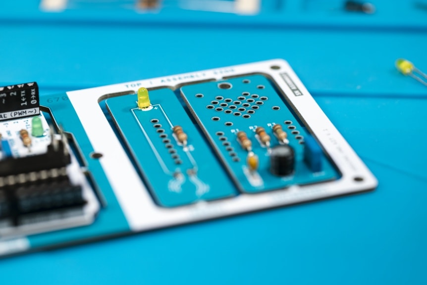 Arduino Make Your UNO Kit - vytvoř si vlastní Arduino! - detail